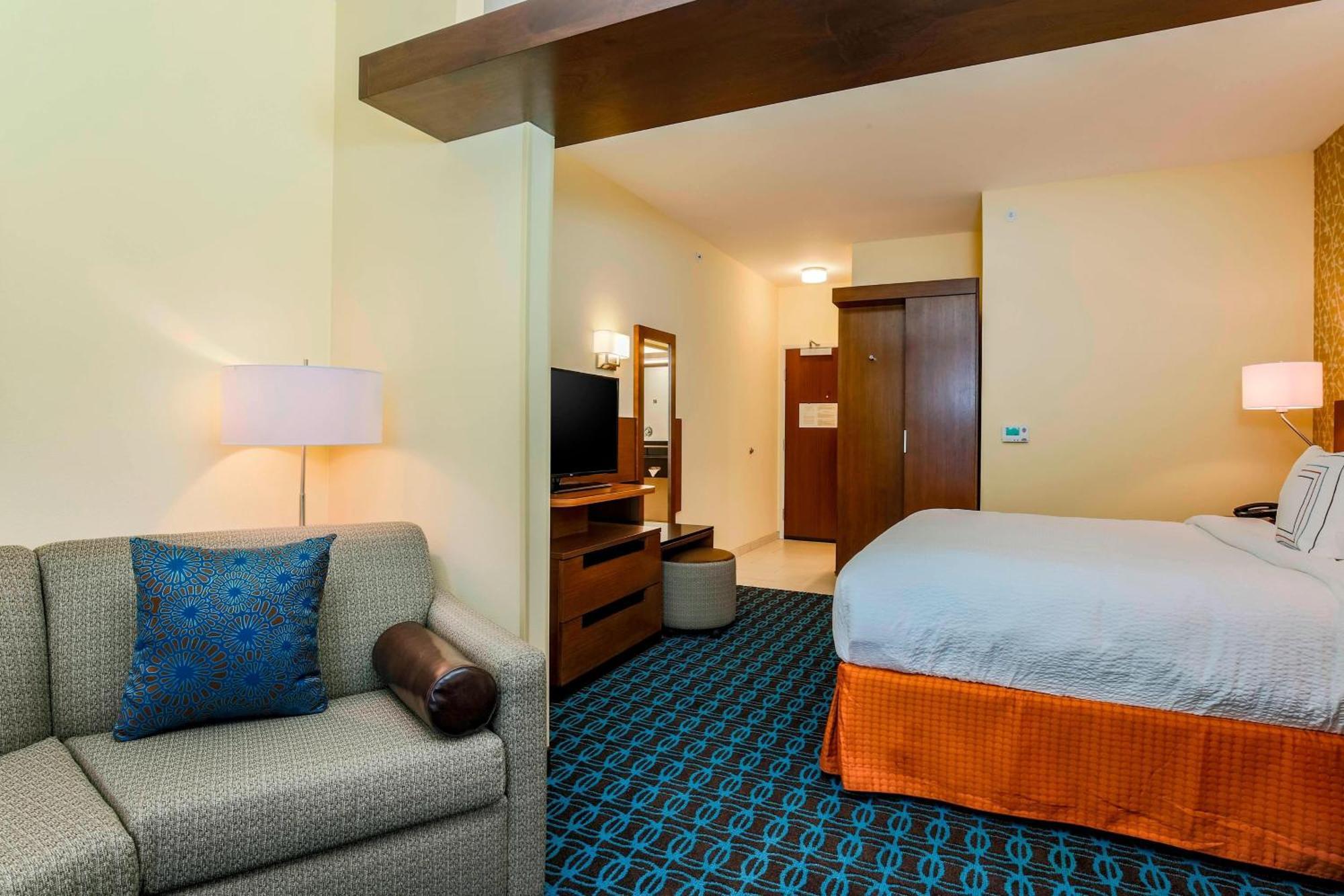 Hotel Fairfield & By Marriott 3*