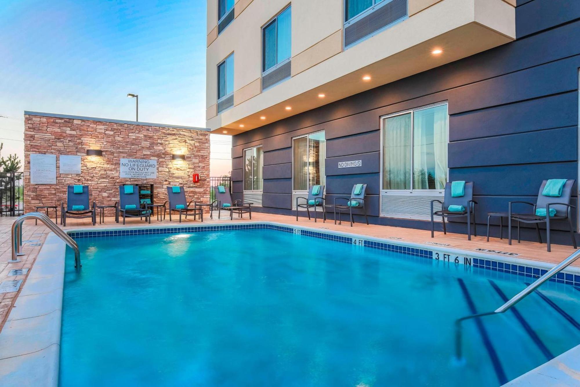Hotel Fairfield & By Marriott 3*
