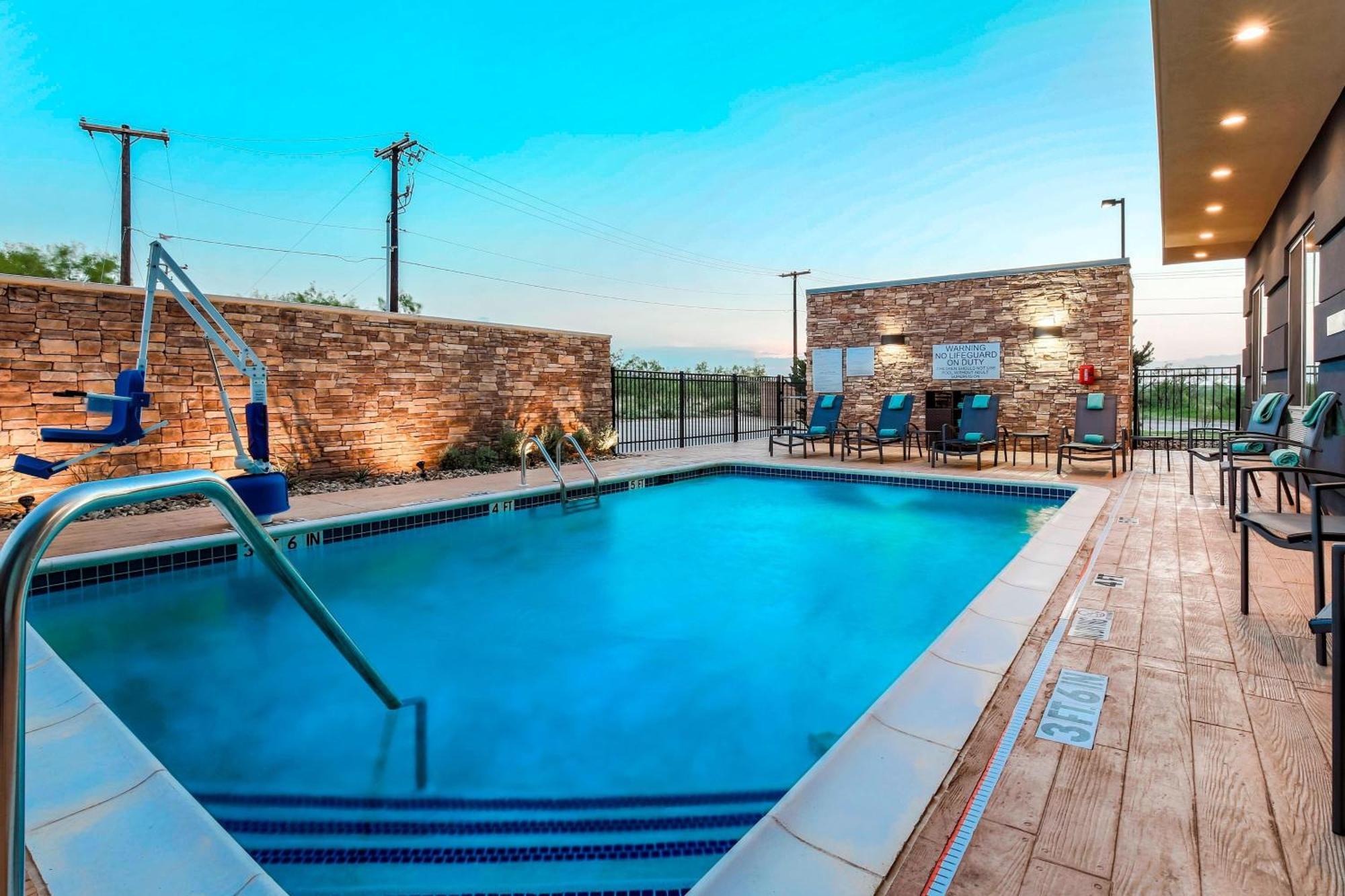 Fairfield & By Marriott 3*